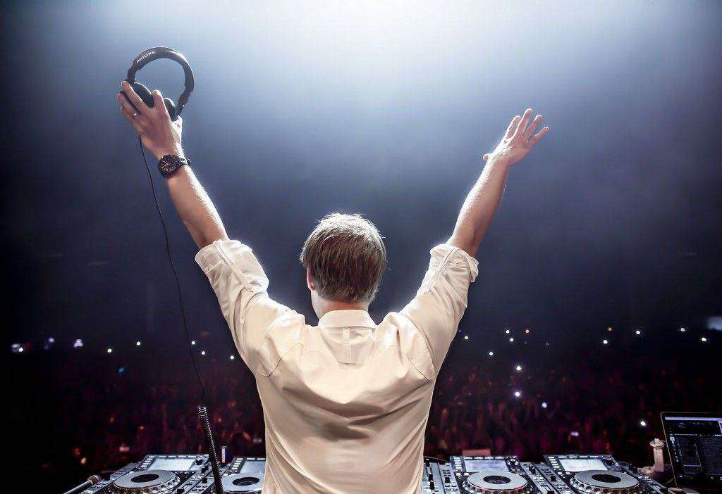 על העמדה - DJ Armin Van Buuren